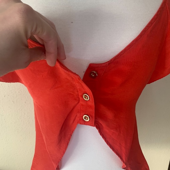 Bebe Open Back Flyaway Silk Top - Picture 9 of 13